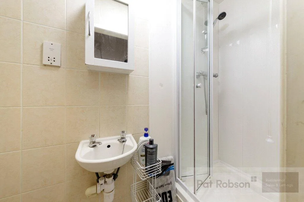 5 bedroom property for rent