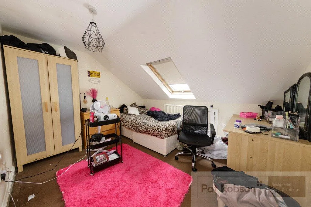 6 bedroom terraced house for rent