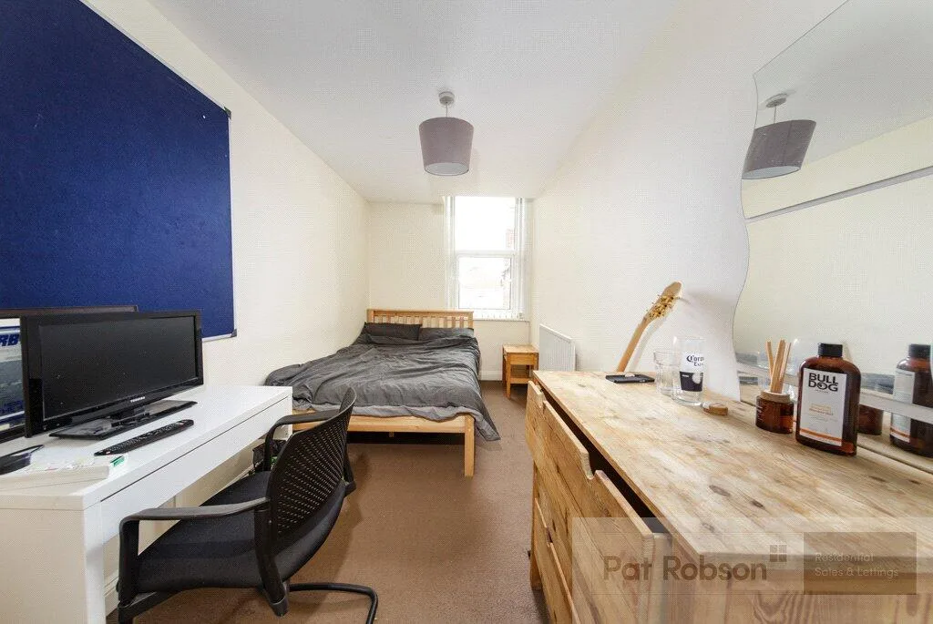 6 bedroom terraced house for rent
