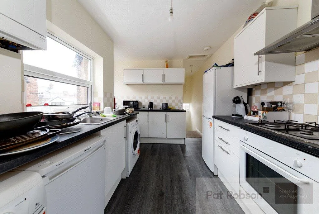 6 bedroom terraced house for rent