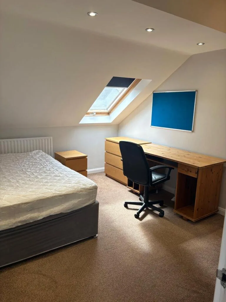 6 bedroom property for rent