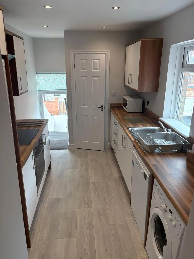 6 bedroom property for rent