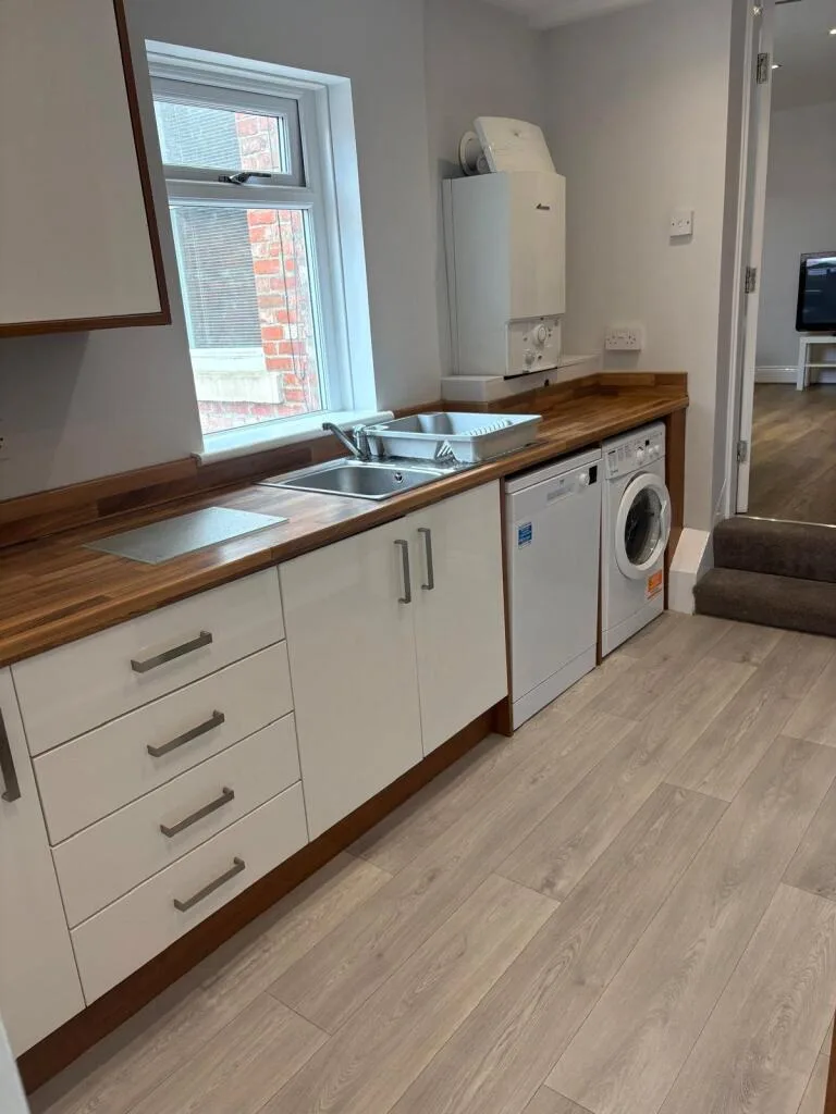 6 bedroom property for rent