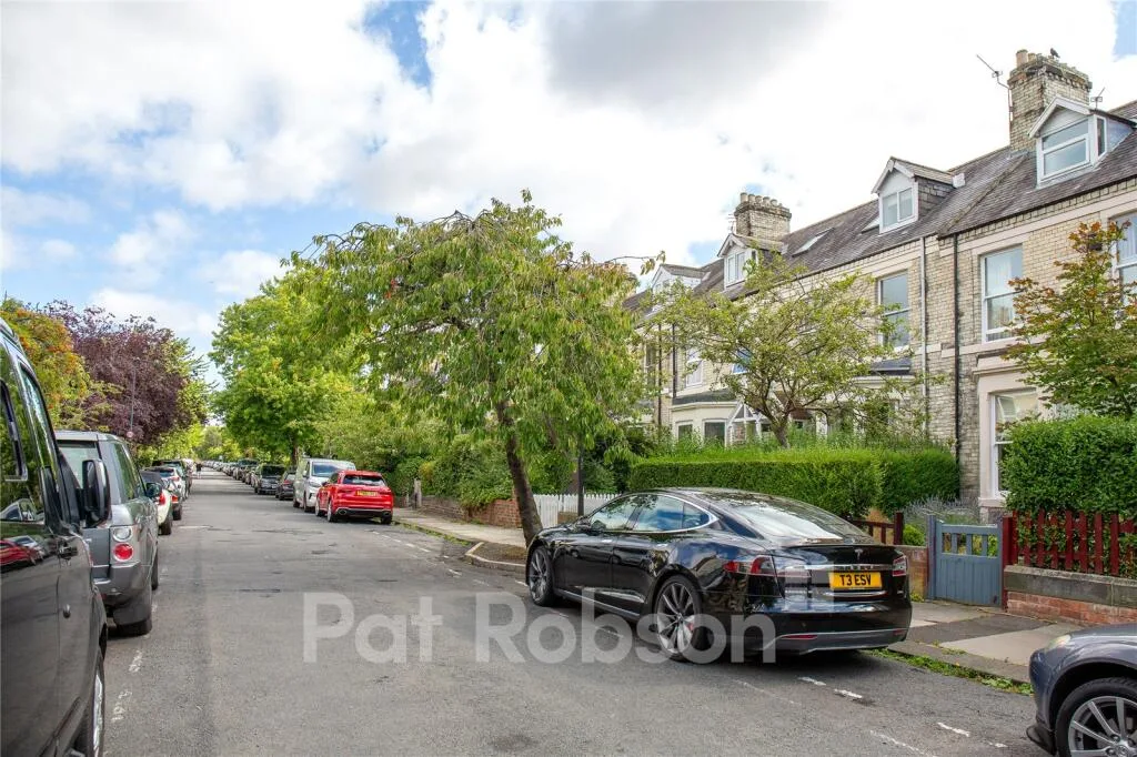 5 bedroom property for rent