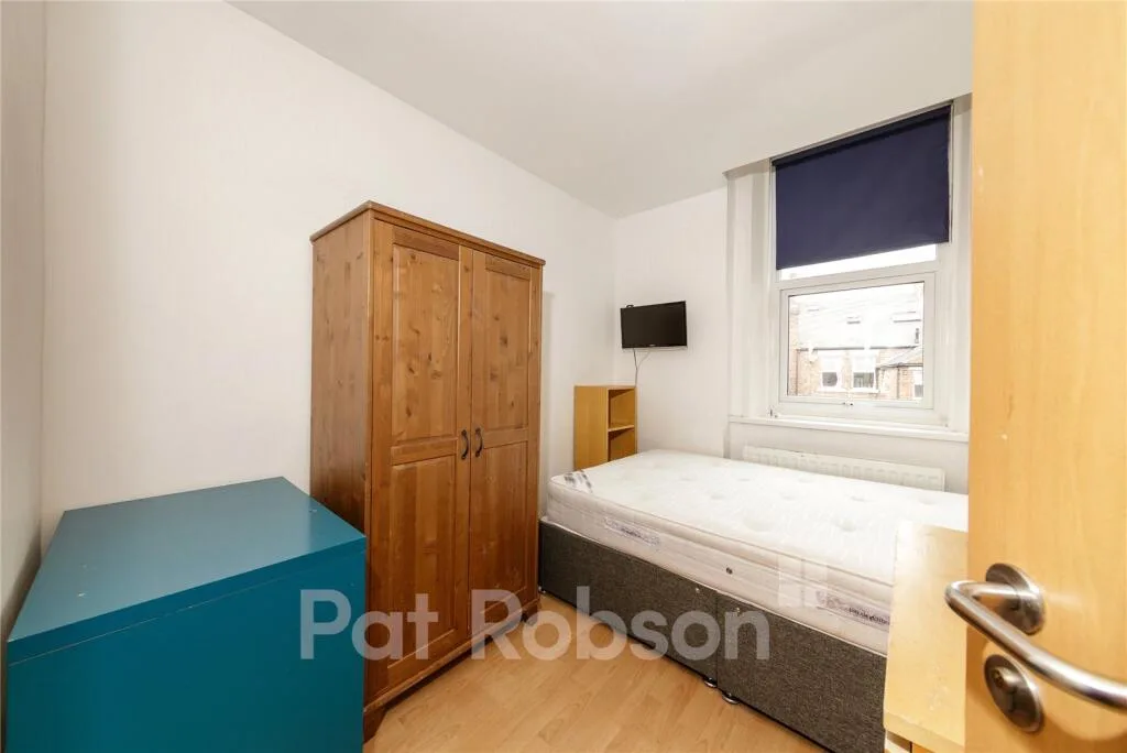 6 bedroom property for rent