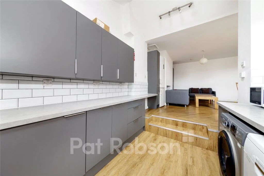6 bedroom property for rent