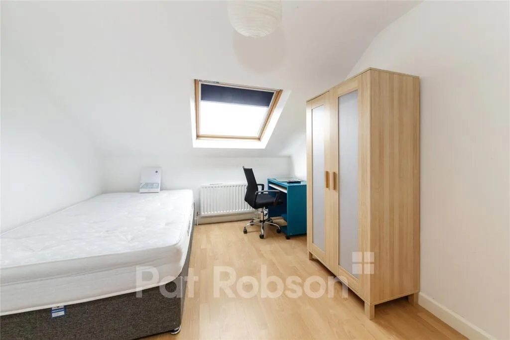 6 bedroom property for rent