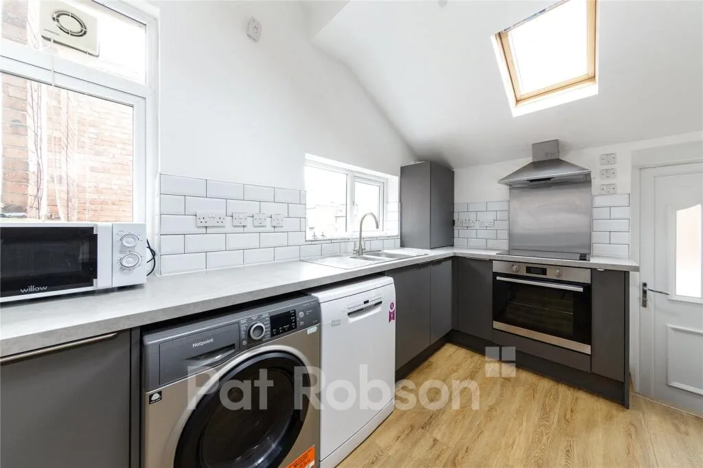 6 bedroom property for rent