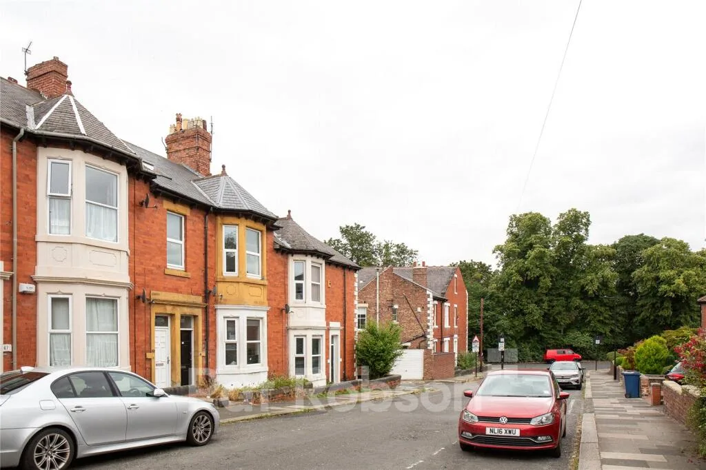6 bedroom property for rent