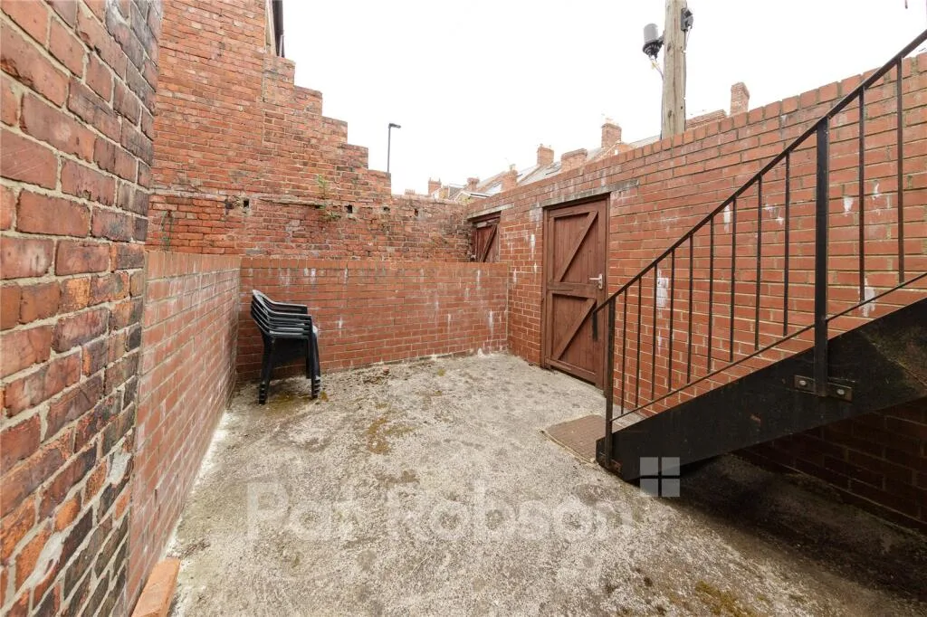 6 bedroom property for rent