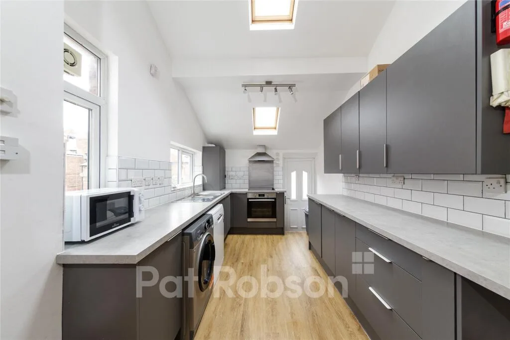 6 bedroom property for rent