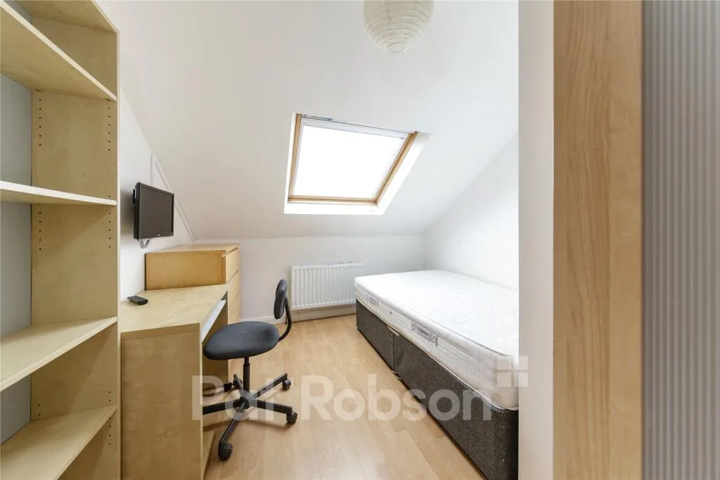 6 bedroom property for rent