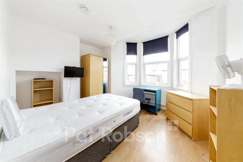 6 bedroom property for rent