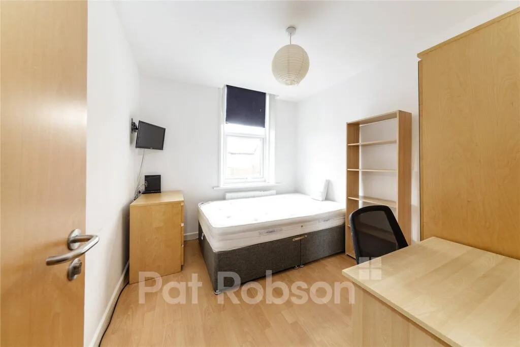 6 bedroom property for rent