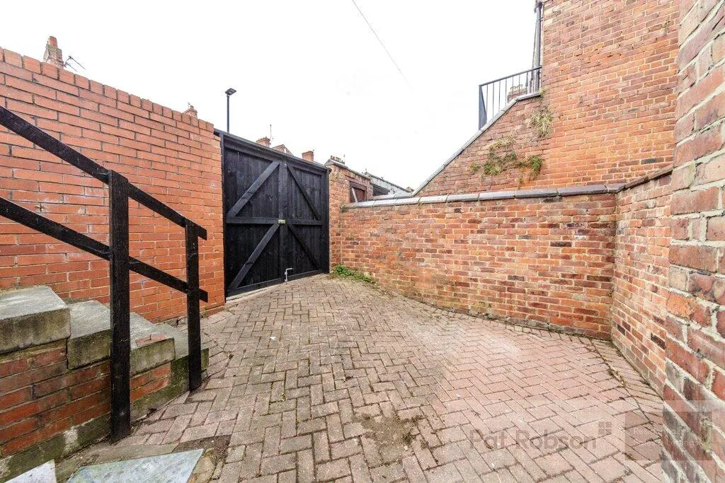 4 bedroom terraced house for rent