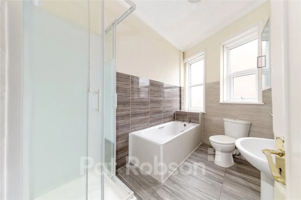 5 bedroom semi-detached house for rent
