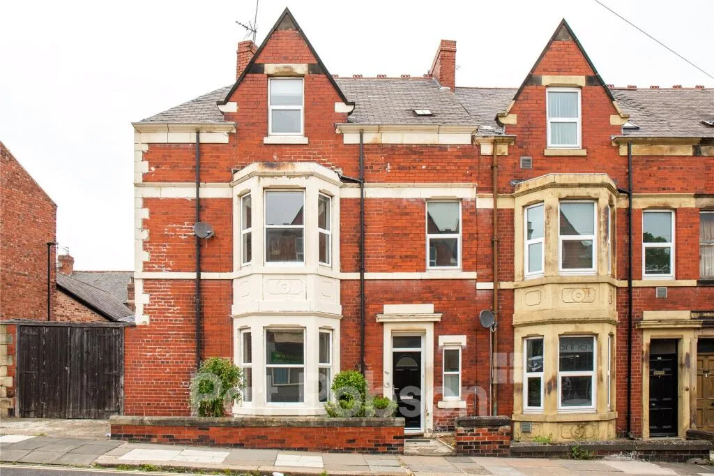 5 bedroom semi-detached house for rent