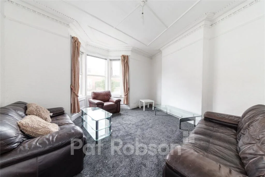 5 bedroom semi-detached house for rent