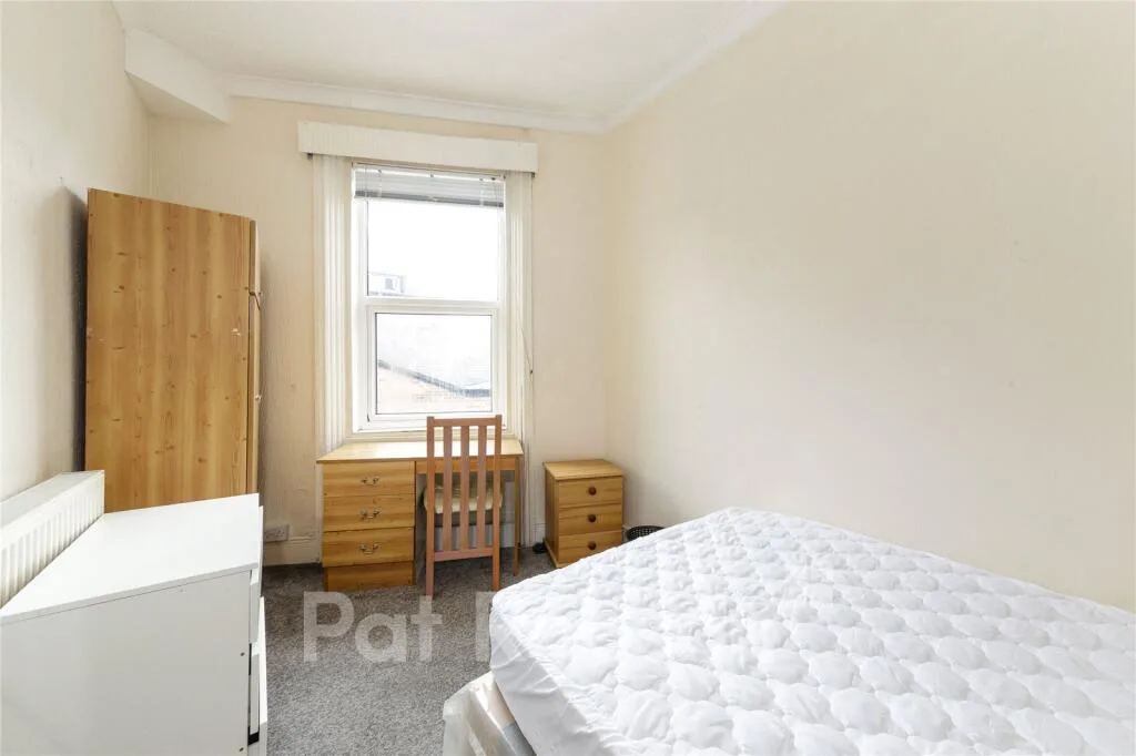 5 bedroom semi-detached house for rent