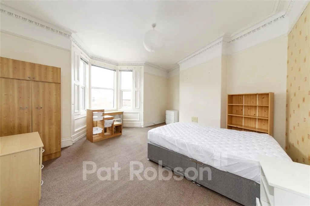 5 bedroom semi-detached house for rent