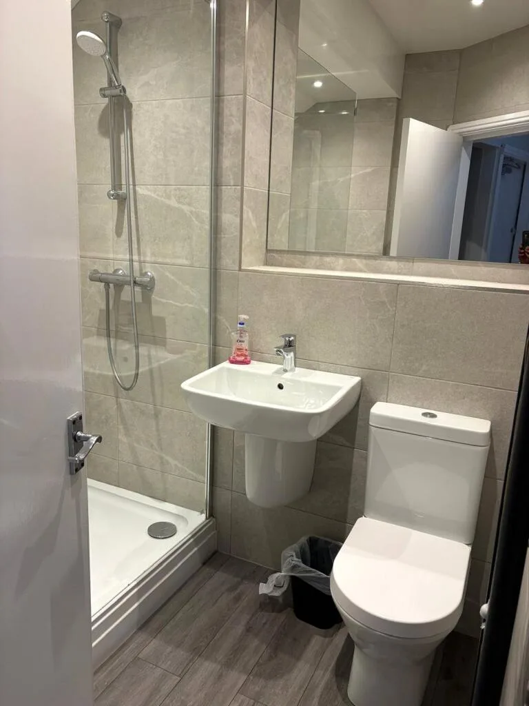 6 bedroom apartment for rent