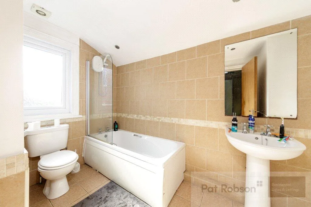 5 bedroom terraced house for rent