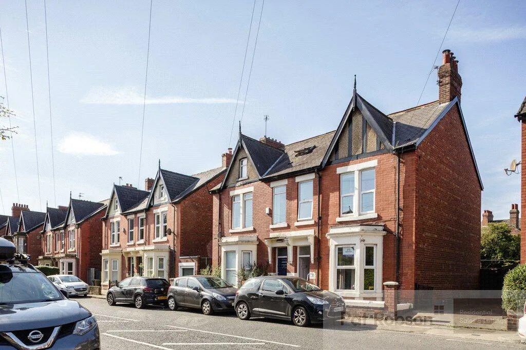 5 bedroom terraced house for rent