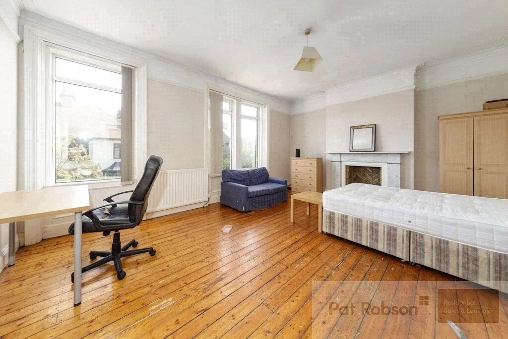 5 bedroom terraced house for rent