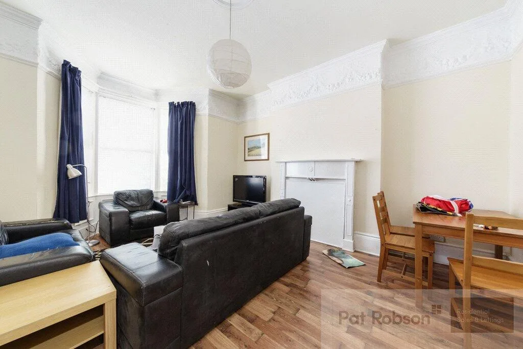 5 bedroom terraced house for rent