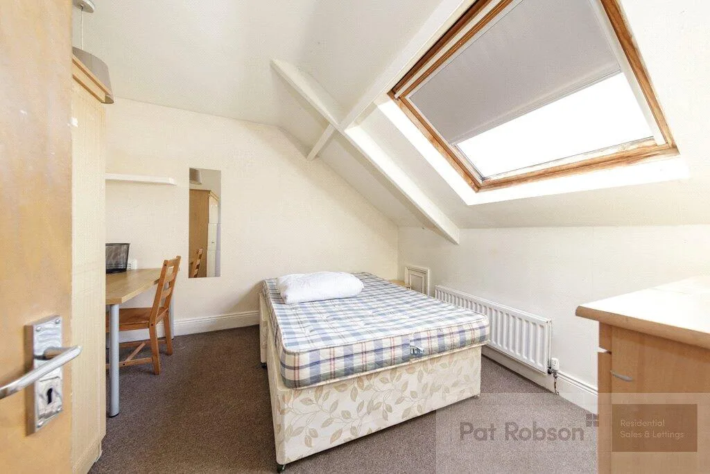 5 bedroom terraced house for rent