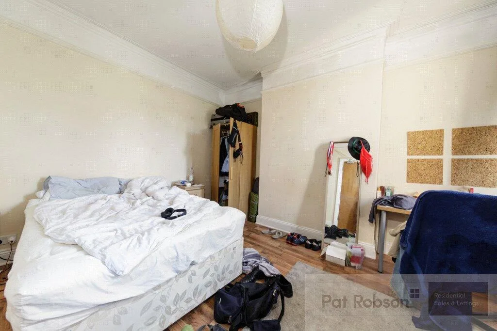 5 bedroom terraced house for rent