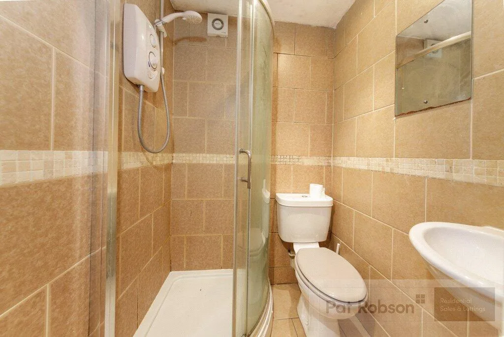 5 bedroom terraced house for rent