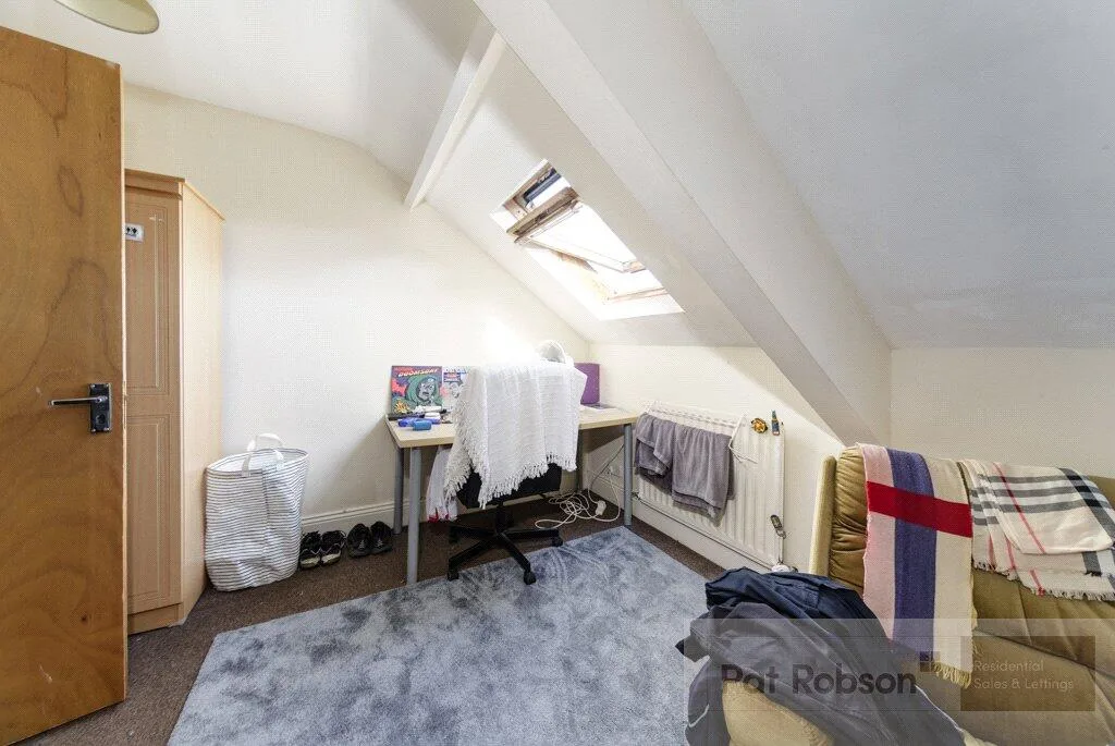 5 bedroom terraced house for rent