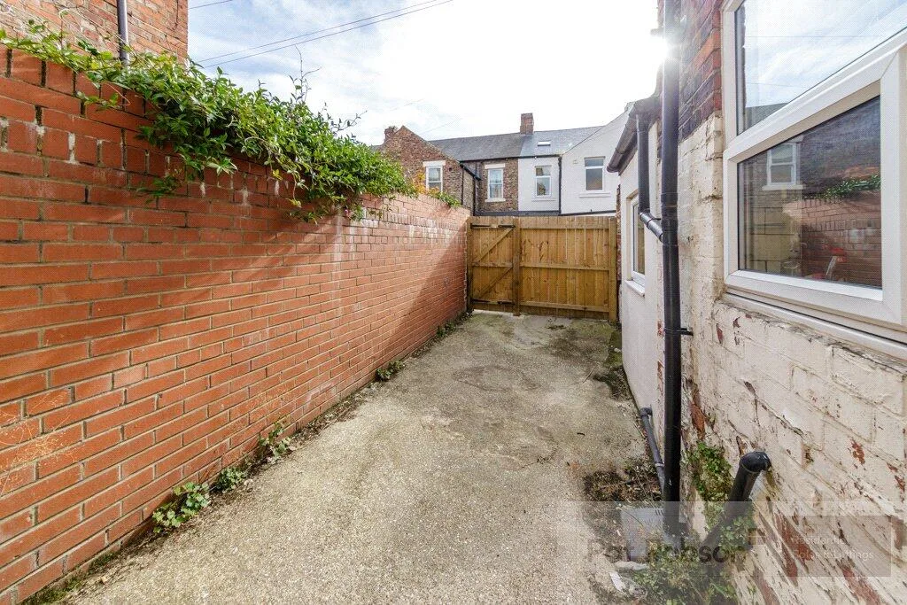 6 bedroom terraced house for rent