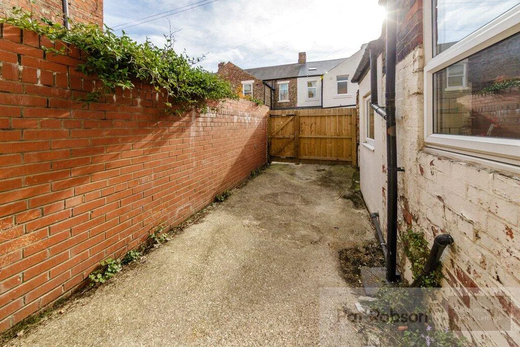 6 bedroom terraced house for rent