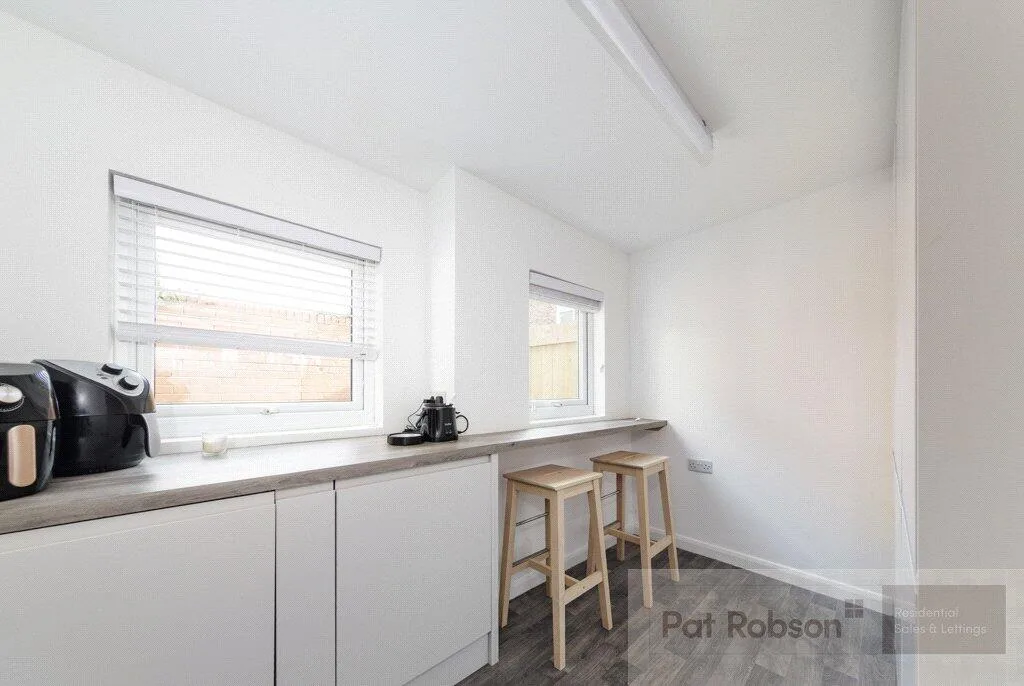 6 bedroom terraced house for rent