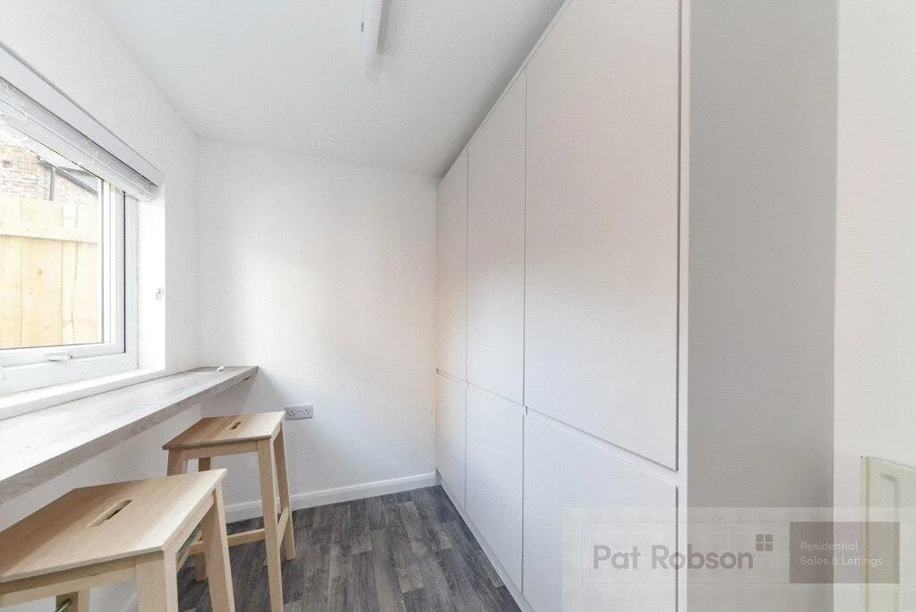 6 bedroom terraced house for rent