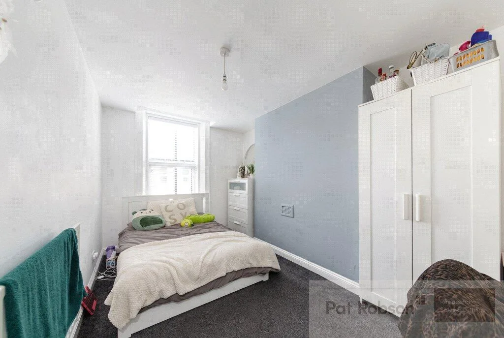 6 bedroom terraced house for rent