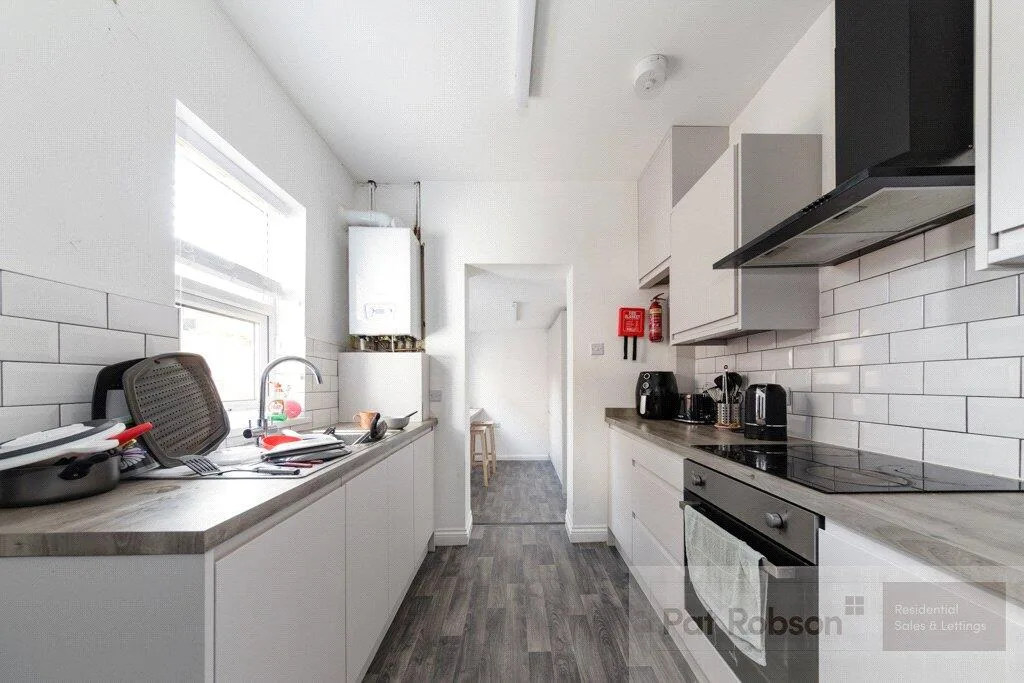 6 bedroom terraced house for rent