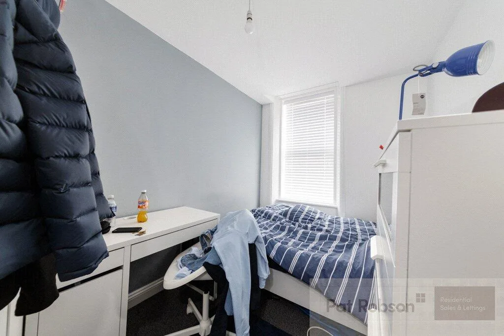 6 bedroom terraced house for rent