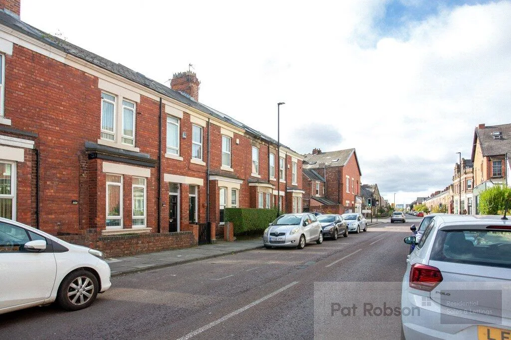 6 bedroom terraced house for rent
