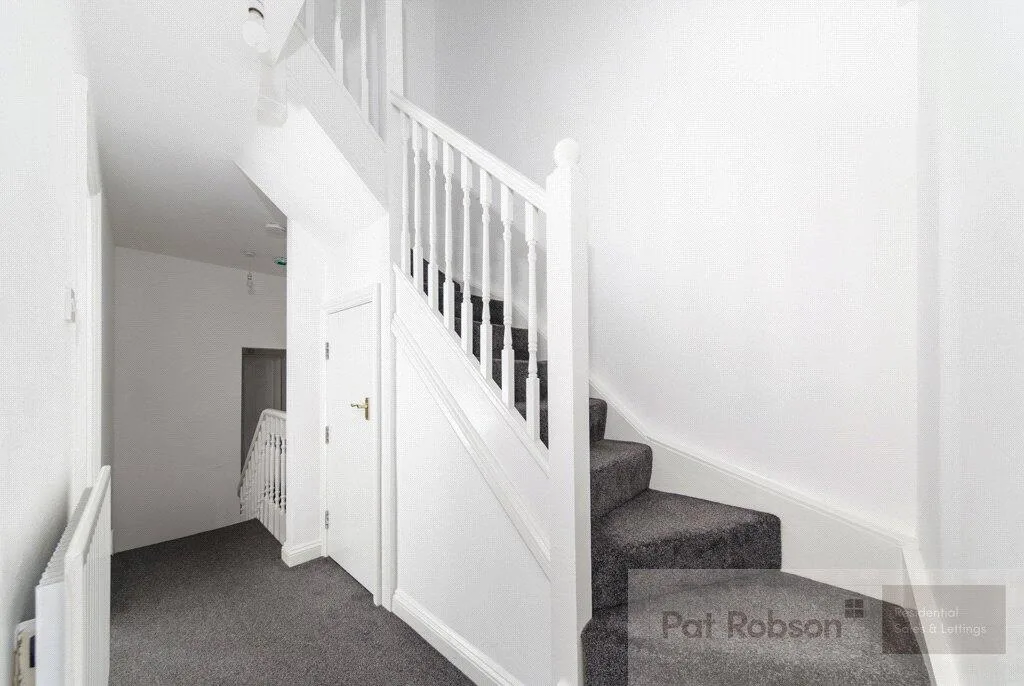 6 bedroom terraced house for rent