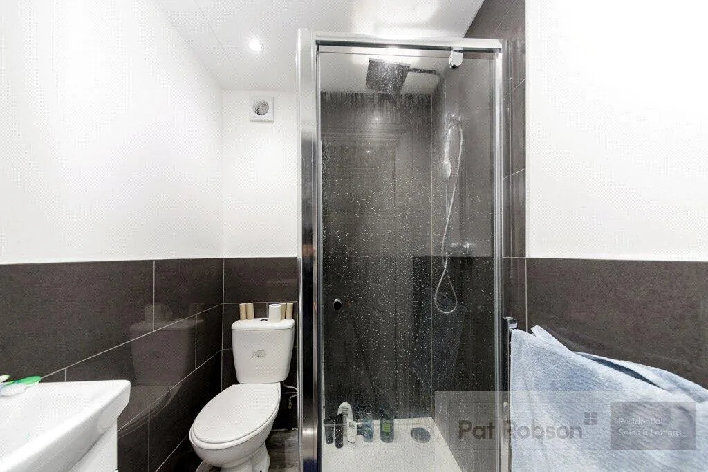 6 bedroom terraced house for rent