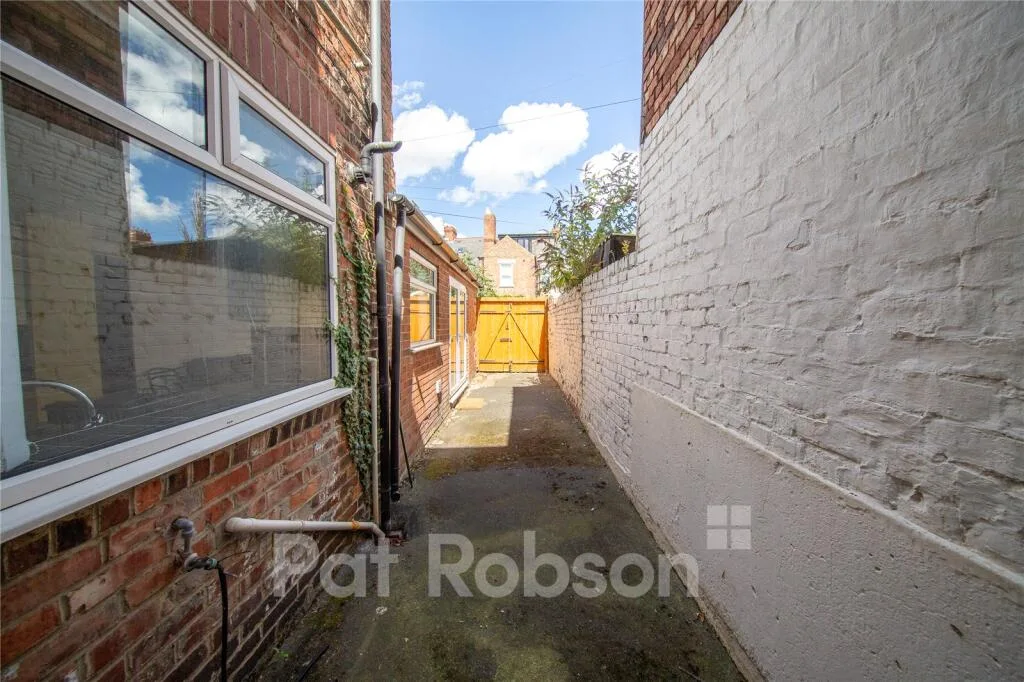 4 bedroom terraced house for rent
