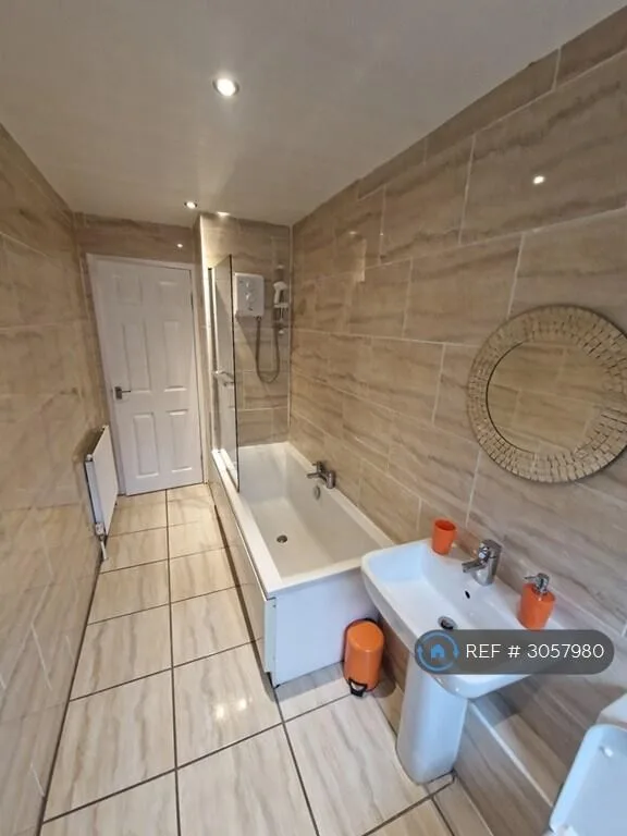 3 bedroom flat for rent