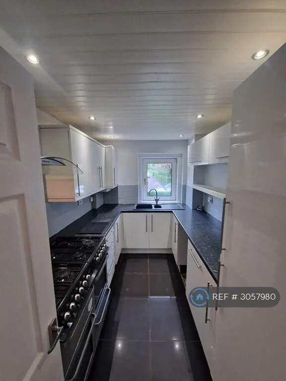 3 bedroom flat for rent