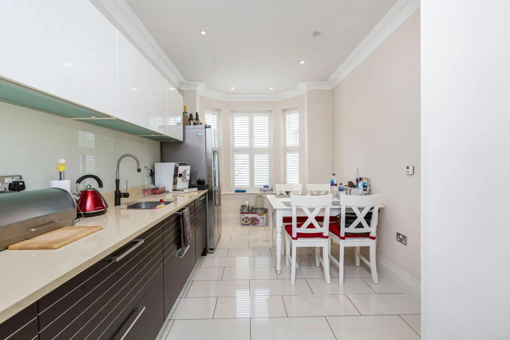 4 bedroom semi-detached house for rent
