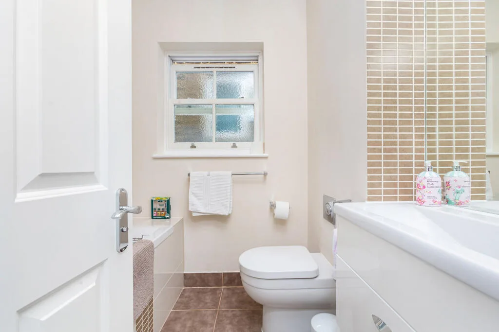 4 bedroom semi-detached house for rent