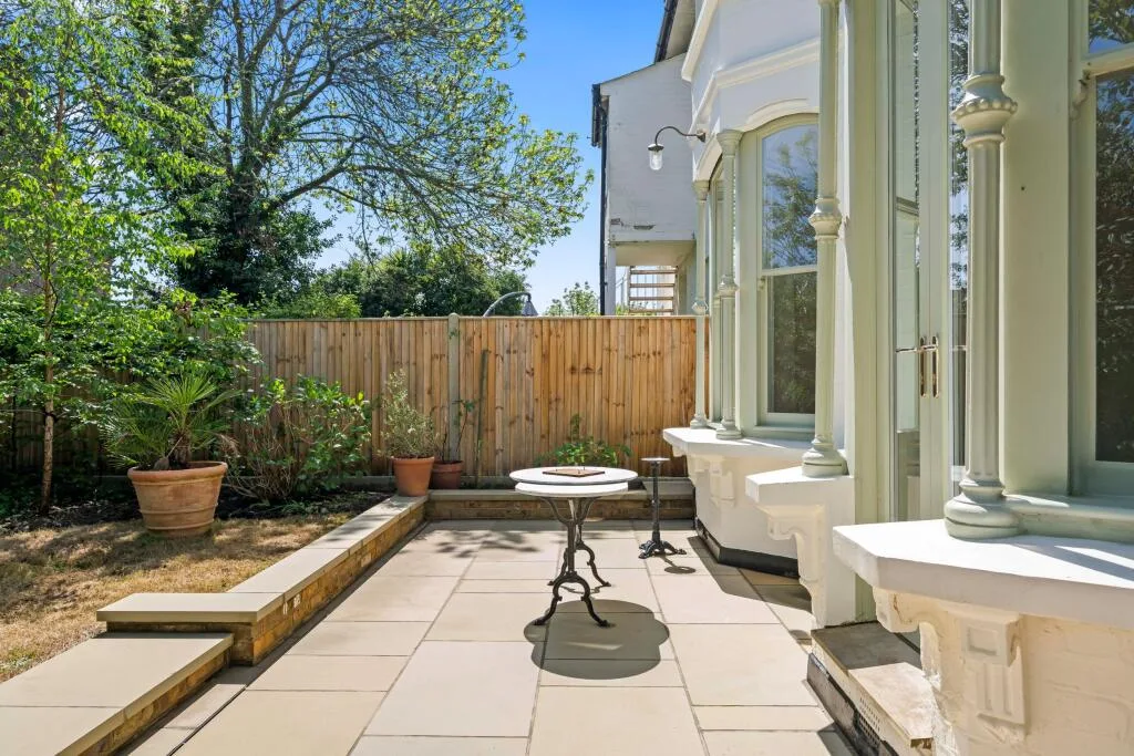 3 bedroom semi-detached house for rent