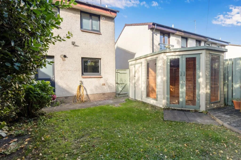 2 bedroom semi-detached house for rent